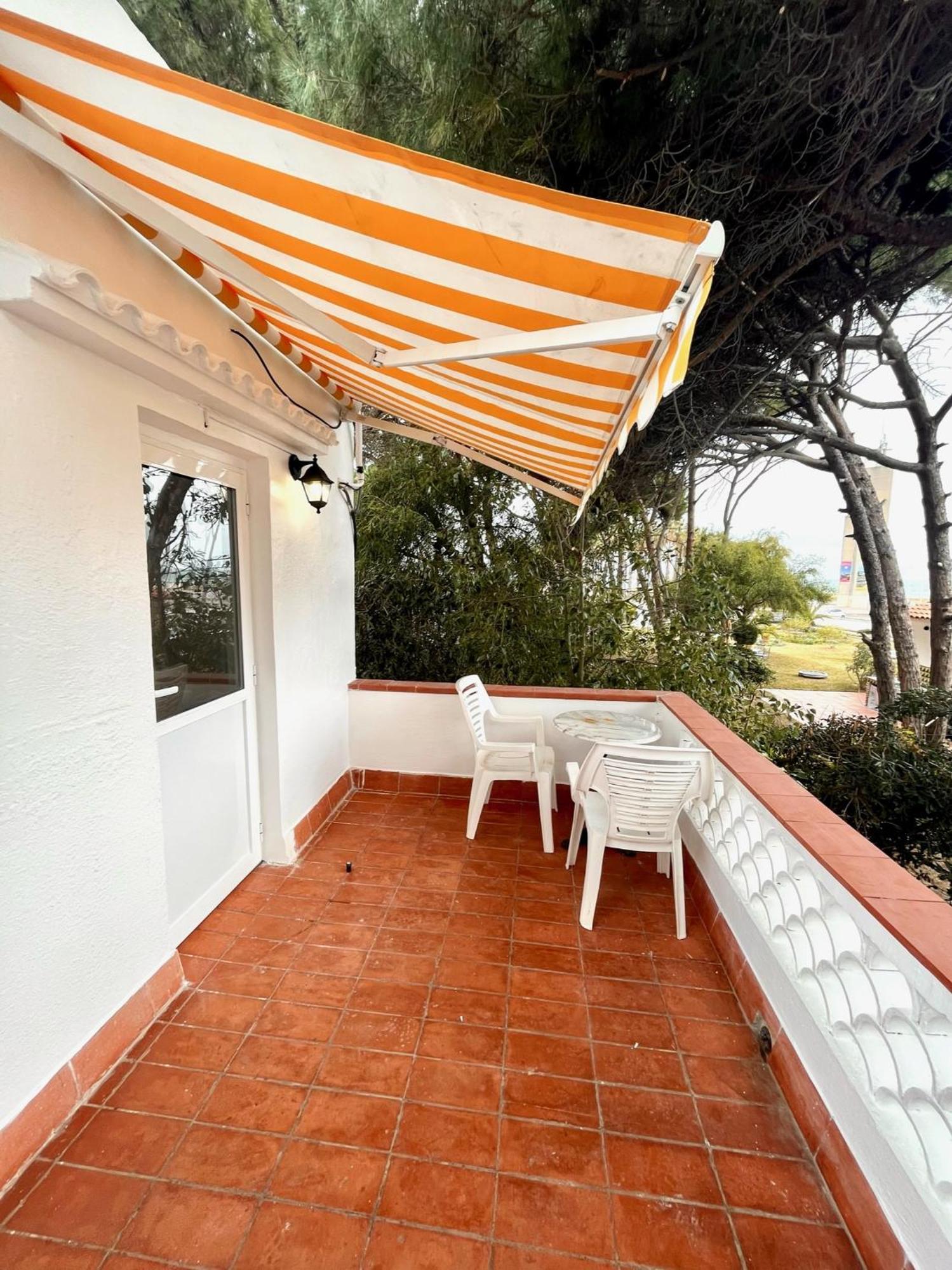 Nuevos Apartamentos Frente Al Mar Y A La Playa Castelldefels Exterior foto